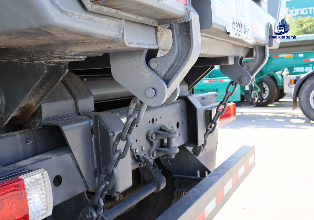 Xe Ben 4 Chân ChengLong H7 390HP Thùng U 15 Khối (Cầu Dầu)